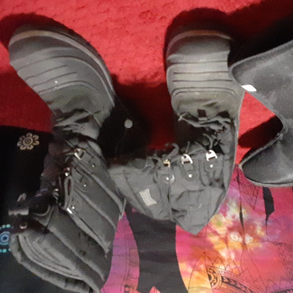 Dual lined snow boots